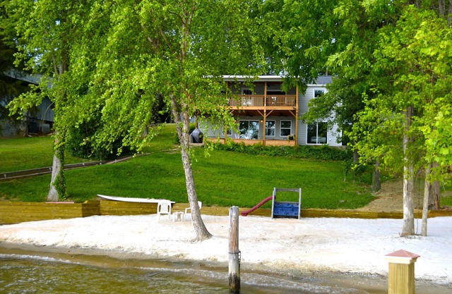Big water, wide view, amazing sunsets. RATES REDUCED for fall & winter getaways.