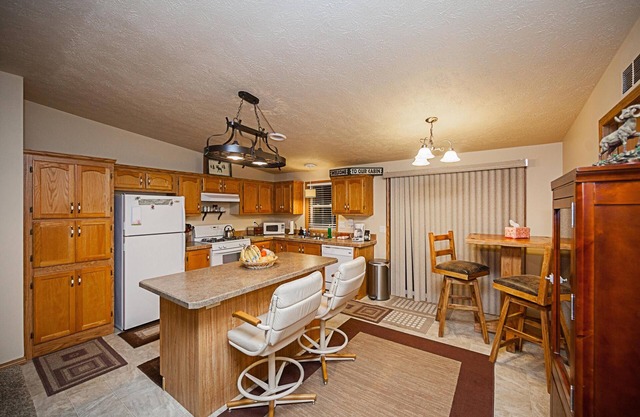 Bighorn River fly fishing - Lake bass fishing - Waterfowling - Sleeps 2 - 8