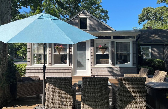 Biking Beach Bungalow 7 minutes from beaches corner lot across from bike path