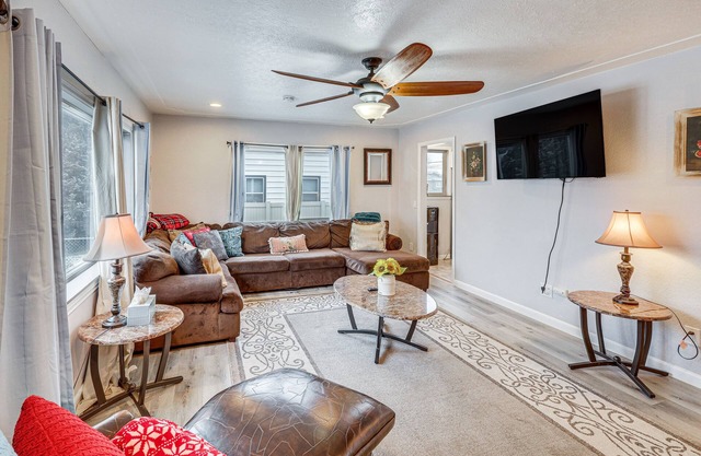 Billings Home w/Trampoline, Gas Grill & Fire Pit!