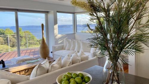 'Binalong House' by Accom Holidays