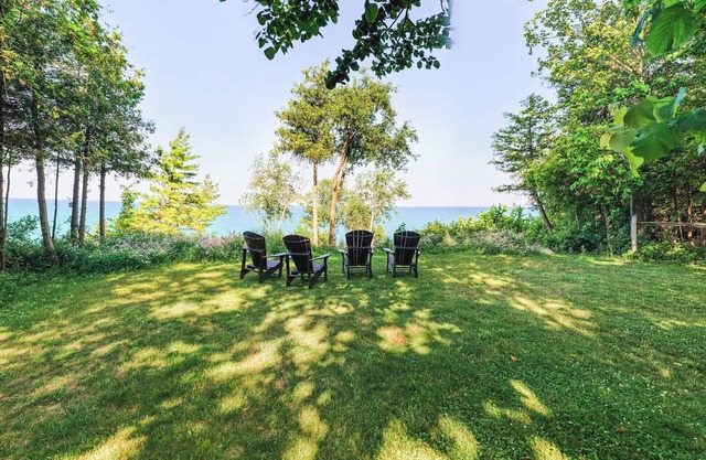 Birch Beach Lake House-Hottub Sauna Lake Access