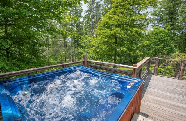 Bird's Nest Antique Log Cabin - Hot Tub - West Jefferson