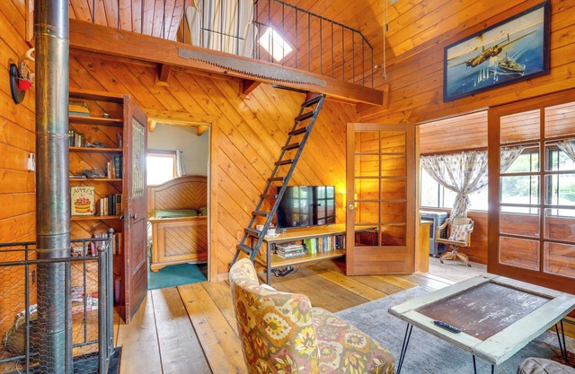 Bisbee Vacation Rental w/Mountain Views & Sunroom
