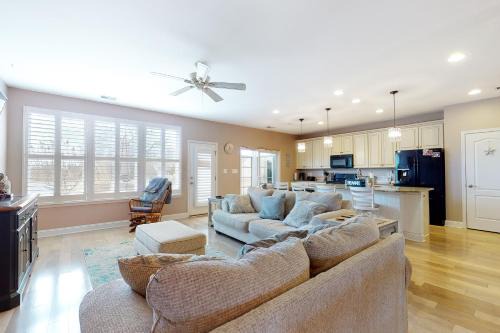 Bishops Landing - 16985 Bellevue