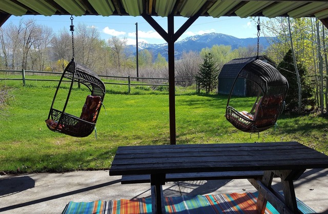 Black Bear Inn,Bridger views, E. Gallatin river access via cherry creek ponds.