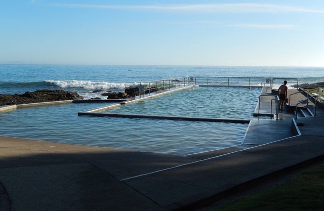 Black Head Beach 5bed ocean views 200m from Patrolled Black Head Beach