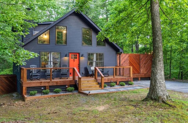Black Lodge - Mountain Home w/Hot Tub & Fire Pit