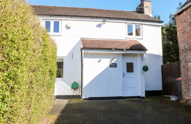 BLACKBIRD COTTAGE, family friendly, with a garden in Ironbridge
