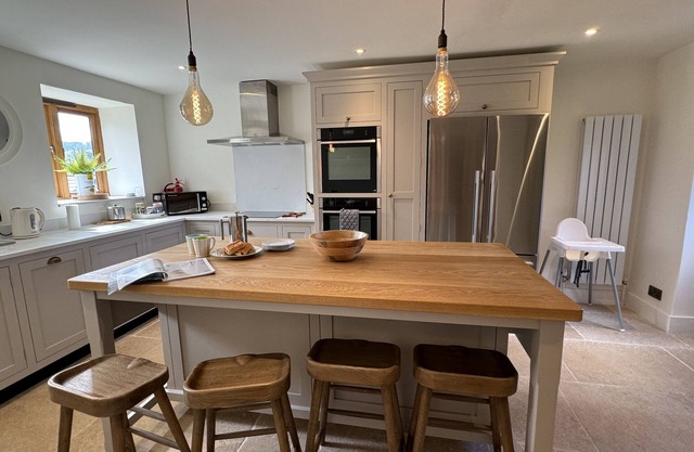 Blackness Barn - sleeps 8 guests in 4 bedrooms