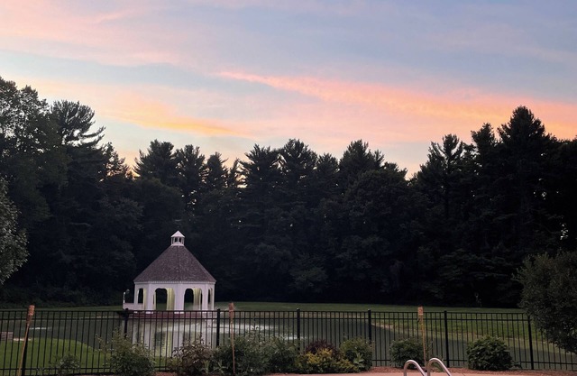 Blacksmith Lodge: Elegance & Charm on The Morris EstatenNiles, Michigan