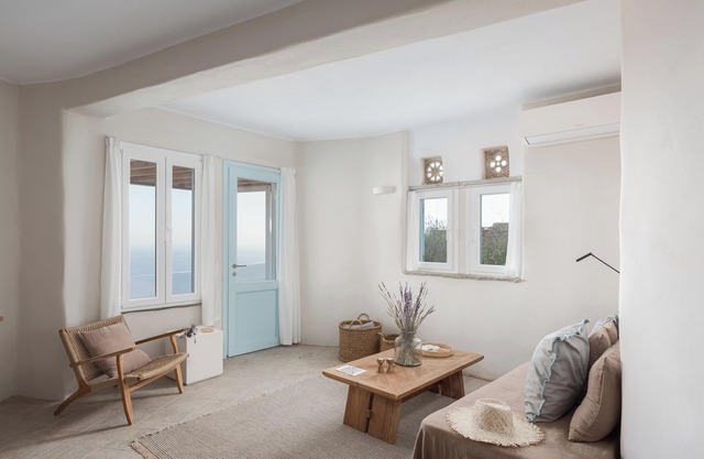 Blue 3 Morfes Luxury Apartments