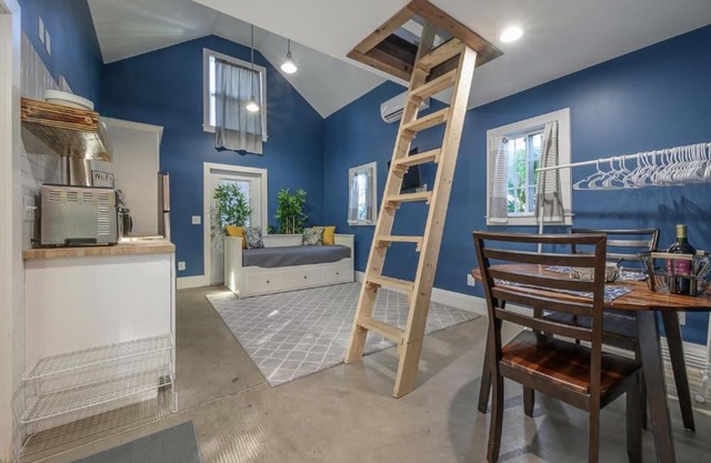 Blue Bay Suite! Near Downtown and Foodie Hot Spots