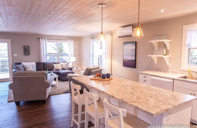 Blue Beach House - Walk to beach, AC, newly renovated, family approved!