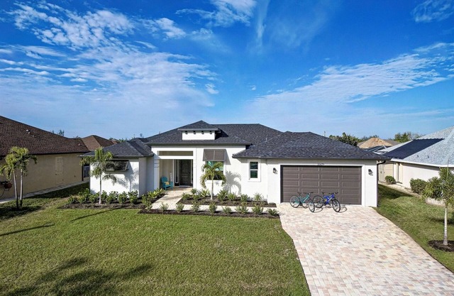 Blue Crush | Canal View | Seawall | 2 Masters | Hot Tub
