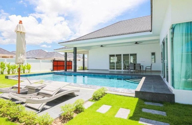 Blue moon Huahin บูลมูน หัวหิน