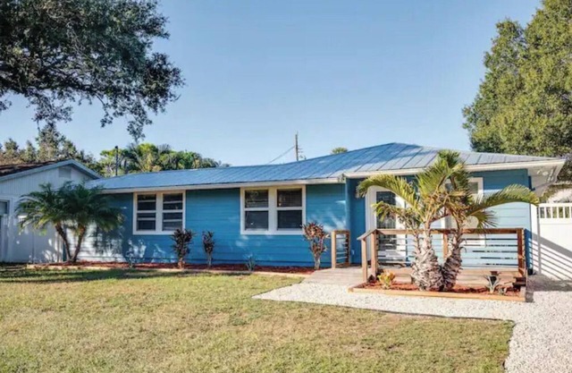 BLUE OASIS: An inviting downtown Sarasota retreat