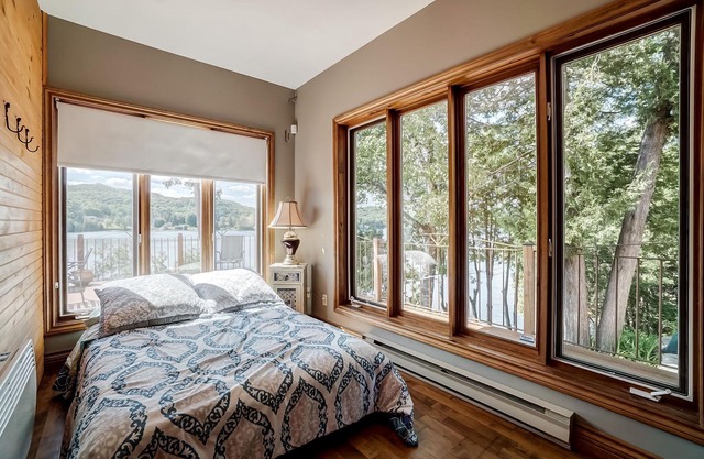 Blue Paradise Lakeview cottage