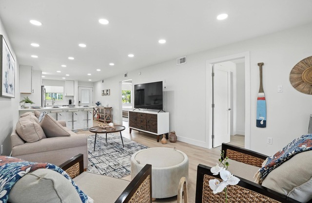Blue Pointe 2 BDRM/2 Bath Canal Front