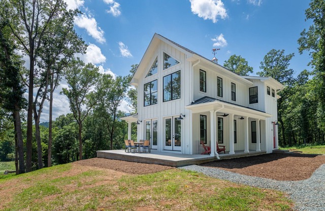 Blue Ridge Mountain Views - Heart of VA Wine Country