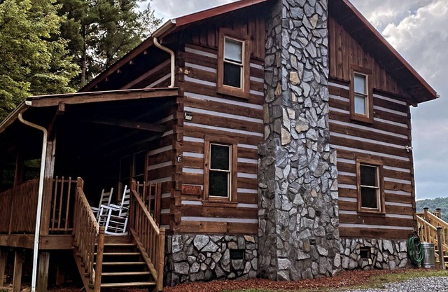 Blue Ridge Mtn Log Cabin 4 bedroom + Treehouse Bird Watchers