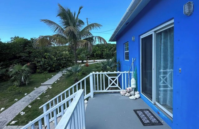 Blue Skies, a Gorgeous Vacation House in Rainbow Bay, Eleuthera