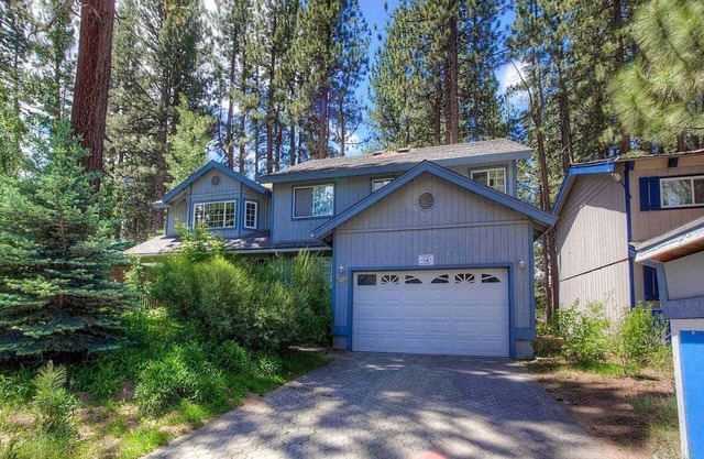 Blue Spruce - Large Home with a Hot Tub