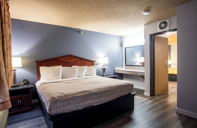 Blue Way Inn & Suites Eagan