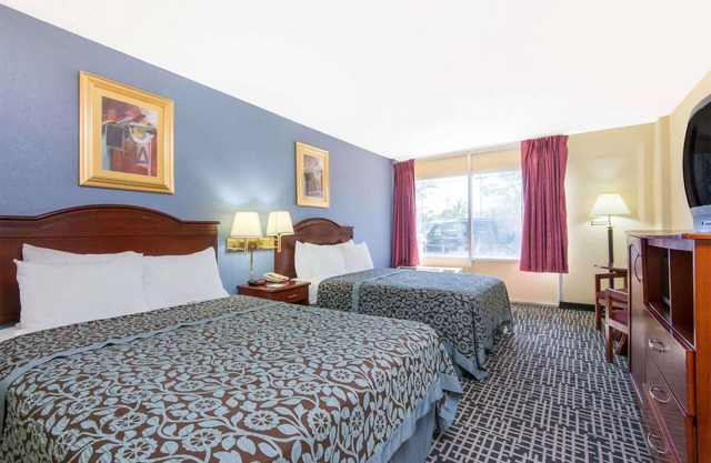 Blue Way Inn & Suites Wichita East - Comfort 2 Queen Bed NS