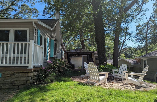 Bluegill Cottage - Just Steps from Spring Lake l Swim, Kayak & S’mores