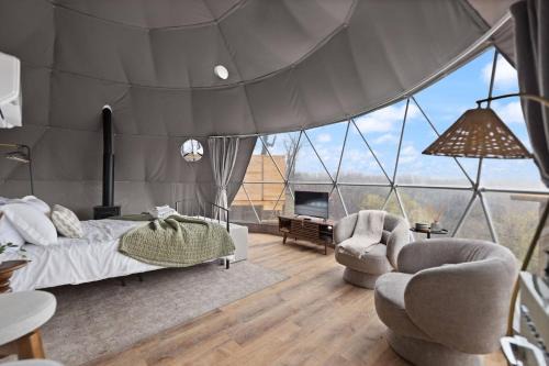 "Bluegrass Bluff" - The Overlook LUX Dome - RRG