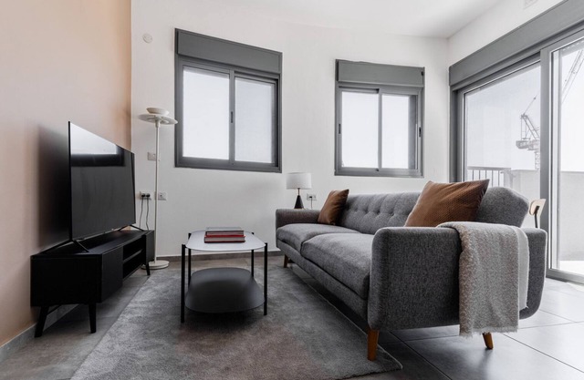 Blueground | Florentine, City view, Two balconies (TLV-2)