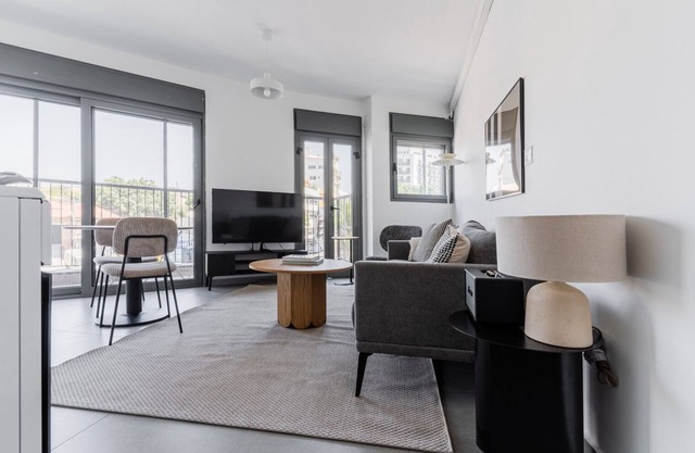 Blueground | Florentine, City view, Balcony (TLV-3)