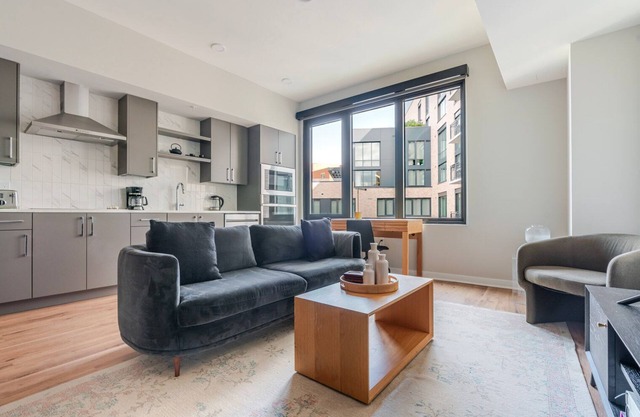 Blueground | Lyon Village, pool, nr Arlington Cemetery