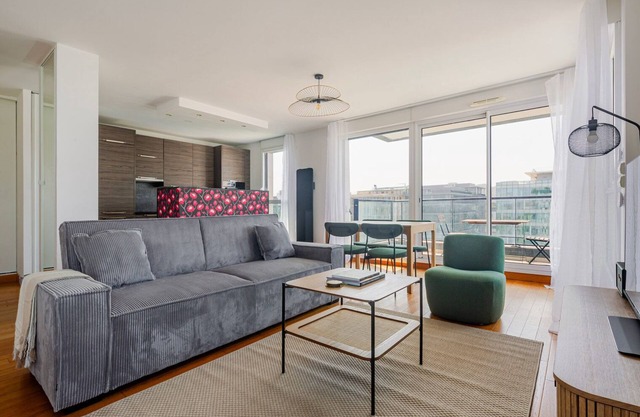 Blueground | Quartier de la Gare, balcony, nr Parc de Bercy