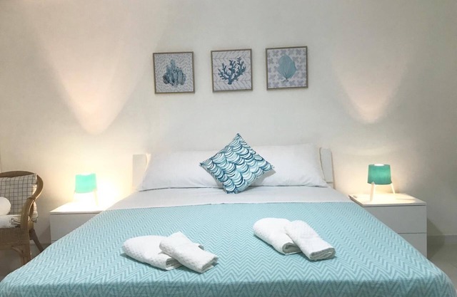Boat apartment: a stone's throw from the sea