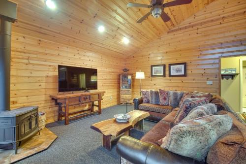Boat Dock and Deck Waterfront Cabin on Grand Lake