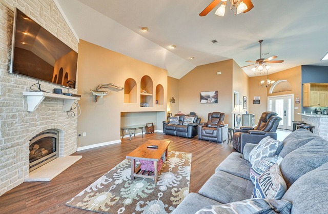 Boat Dock & Hot Tub: Waterfront Home in Milam!