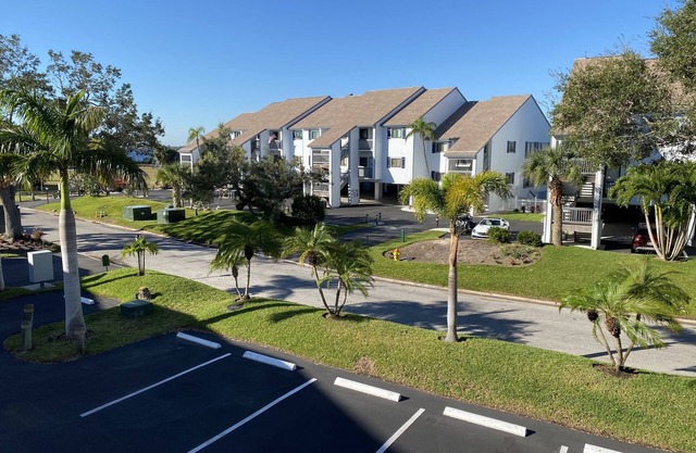 Boater and Fisherman's paradise waterfront Condo with spectacular wildlife views
