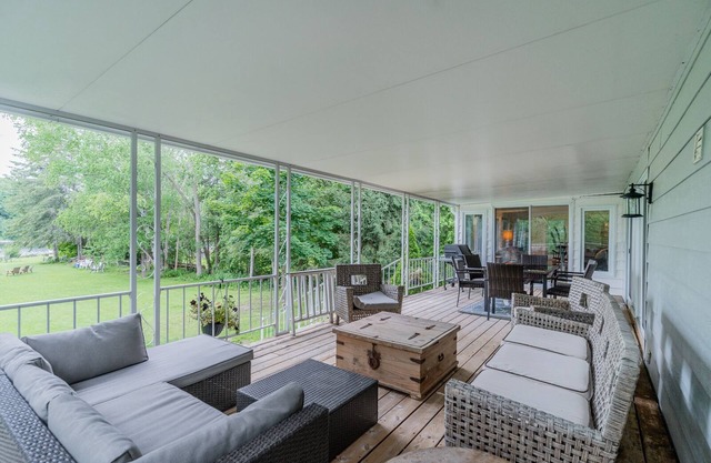 Bobcaygeon Riverfront Cottage Sleeps up to 8