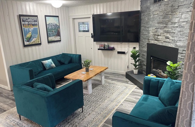 BobcaygeonCottage-Sylvan Lake - Relax and Leave it all behind! 1 block to lake!