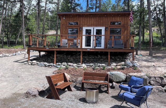 Bode's Bunkie – Tiny House with Mountain Views and Lake Access