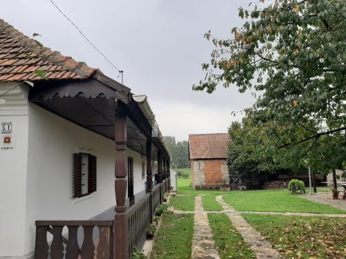 Bodrogparti Vendégház Sárazsadány