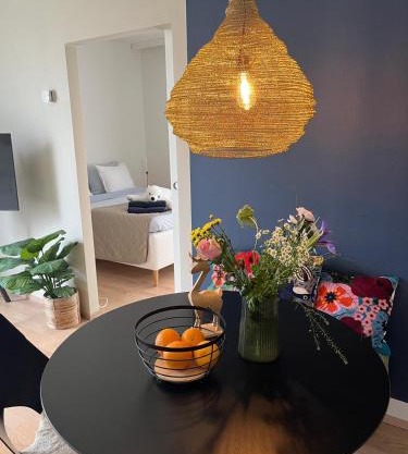 Bohemian Luxury with private Sauna, own carparking, 3 km from airport