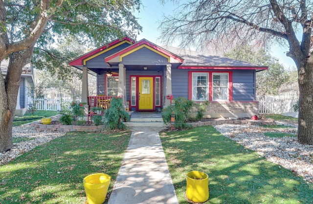 Boho-Chic Retreat w/Yard, 22 Mi to Dtwn Austin!