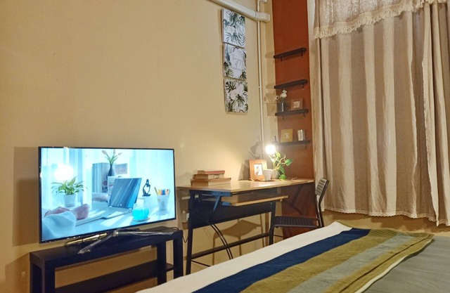 Boho Private Room wtih aircon | heart of city | BTS | stay as a local