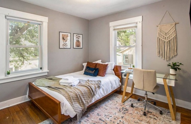 Boho Private Room Central Kzoo Waiting for You!