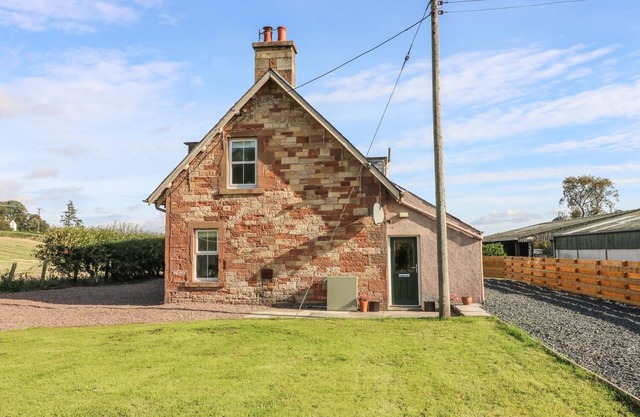 BONJEDWARD MILL FARM COTTAGE, pet friendly in Jedburgh