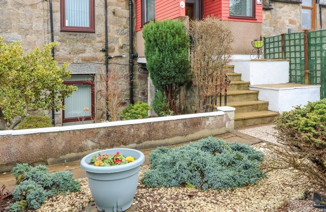 BONNIE BIDE, family friendly, with a garden in Huntly