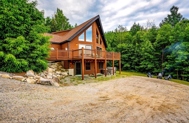 BOOK NOW! Epic Views! Hot Tub! Firepit! A/C!